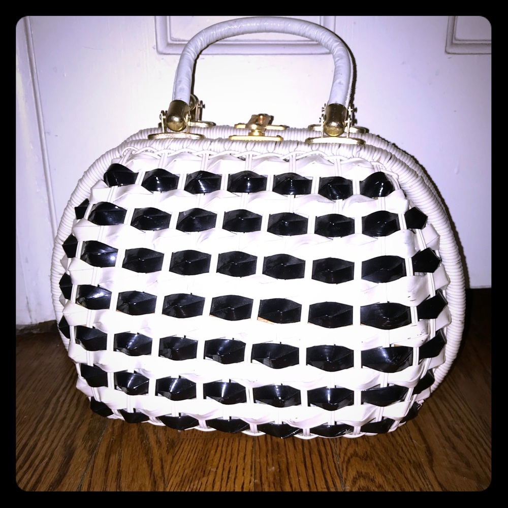 Retro handbag - black and white basket weave pat
